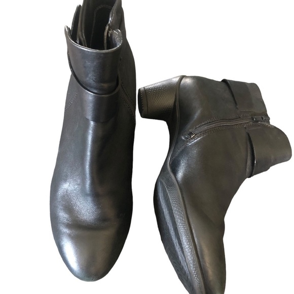 ECCO Sculptured 45 Ankle Bootie 6-6.5 Butter Soft Leather Black Dark Acadamia - Picture 3 of 7